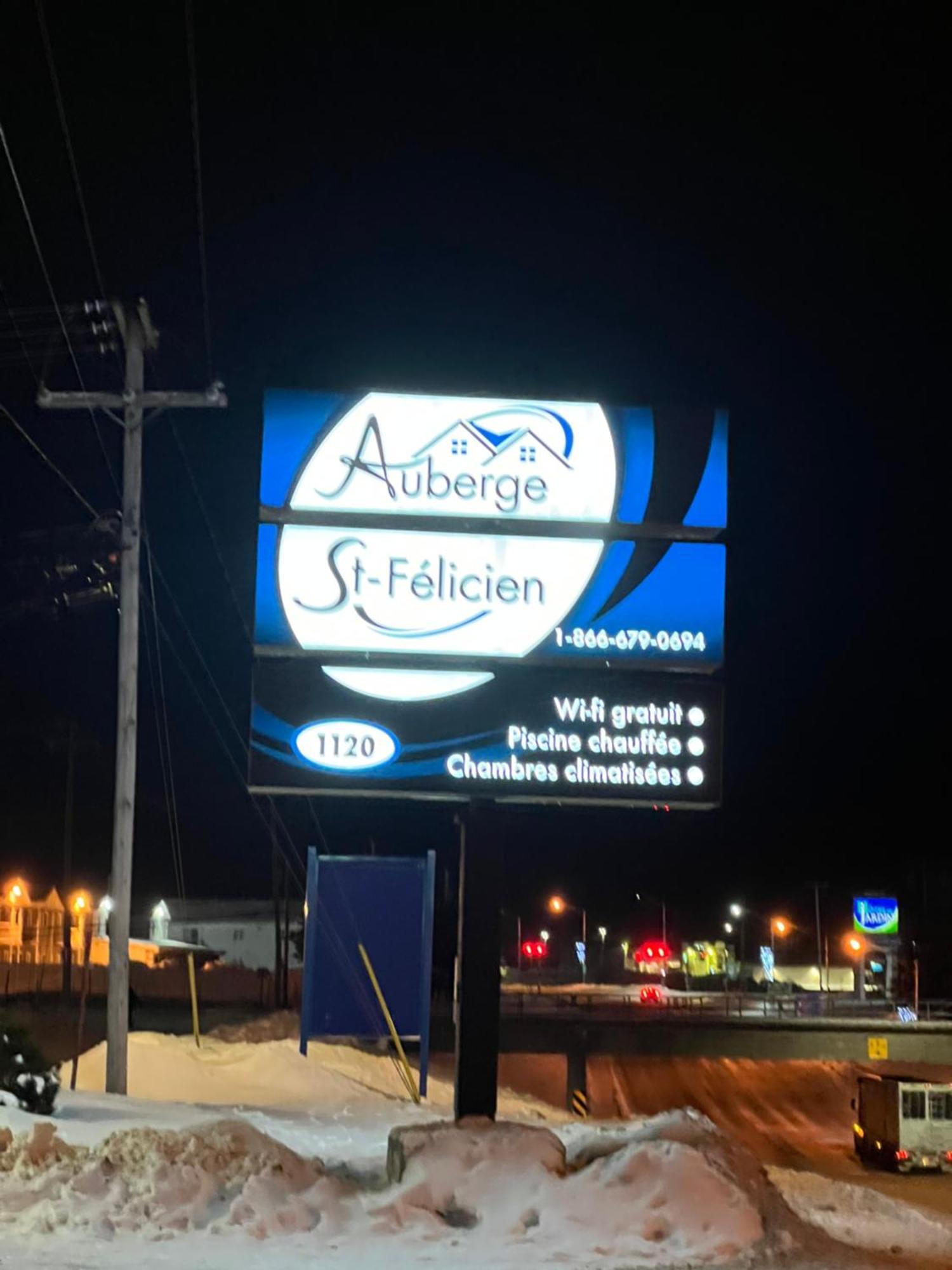 Hotel Auberge St-Felicien Saint-Félicien Exterior foto